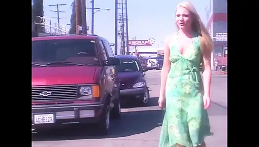 Poposundan Sikmek İçleyen Seksi Sarışın İçin Büyük Penis!