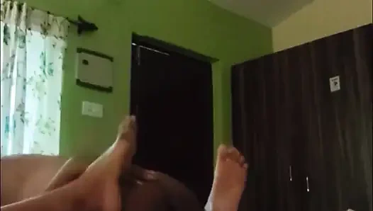 Ateşli desi kız arkadaş goa tatil köyünde sikiliyor