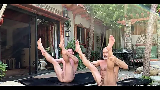 Çıplak pilates egzersizi!