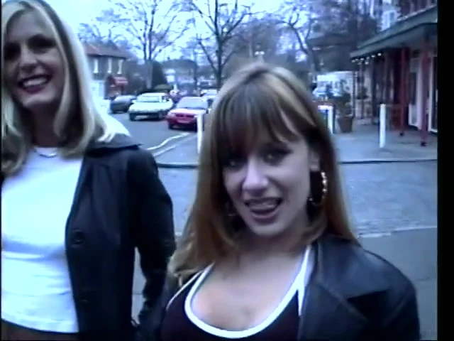 काले स्टड एक सेक्सी गोरा के गधे fucks और वह इसे प्यार करता है