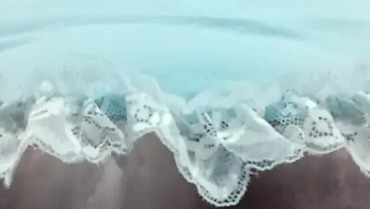 Kalın götlü iri güzel kadın hizmetçi iç çamaşırlı titreyen dildoya biniyor