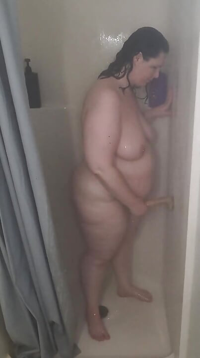 Hamile milf alma duş ile yapay penis sıkışmış derin içinde ona göt