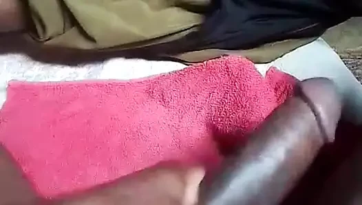 Büyük siyah yarağıma mastürbasyon