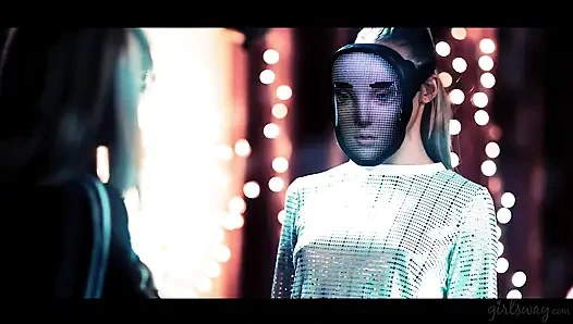 Girlsway - Gabbie Carter'ın seksi yardım robotu Emma Hix'in diliyle vajinal arızasını düzeltiyor