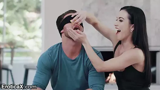 Çiftler için tat testi oyunu vücut parçalarını tatmaya dönüşüyor