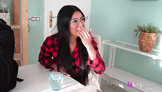 21 yaşındaki latin hatun lara rey sıkı götünü deldiriyor!