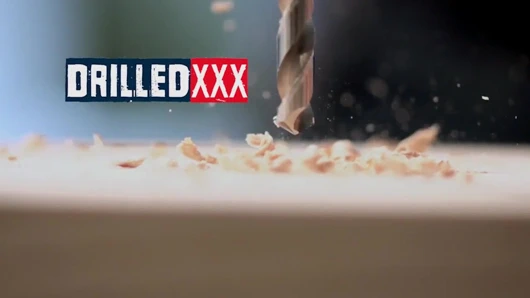 Sekreterin kıçını oral seksten sonra hademe tarafından delinmiş