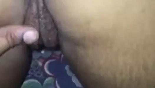 Genç lil kırmızı ucube