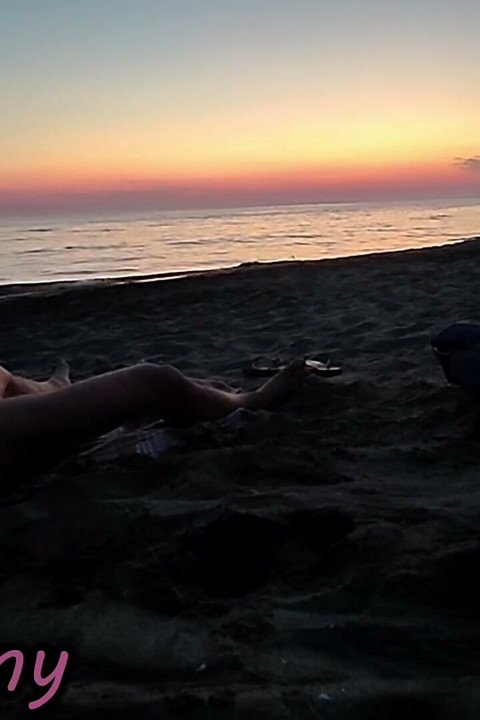 Yarak teşhiri Fransız öğretmen orta yaşlı seksi kadın riskli plajda oral seks maspalomas çıplak plaj boşalması insanlar
