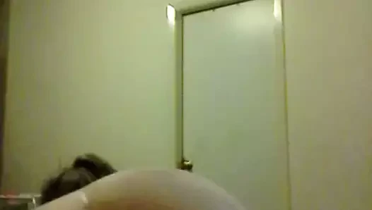 Amım yüzüne krem ​​sürmek istiyor