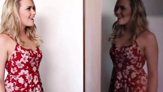 Mia Malkova üvey annesini baştan çıkarıyor