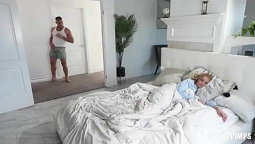 Cherry Kiss ev sahibi tarafından götünü siktiriyor!