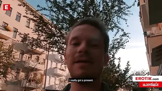 Güzel kamera meleğinin çaresizce sert sikilmeye ihtiyacı var