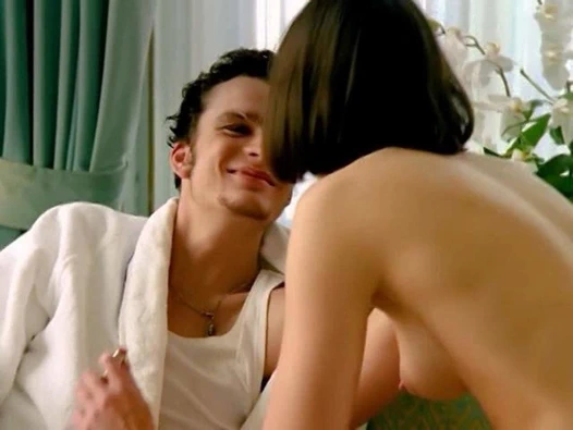 Amanda ryan 'açlıktan' üstsüz scandalplanet.com'da