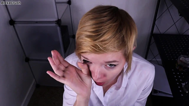 Stok odasında yakalandı bakış açısı oral seks