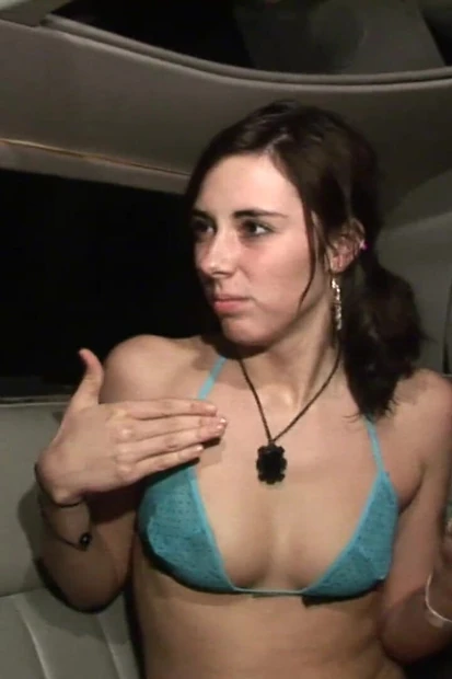 Тусовщицы разделись в лимузине