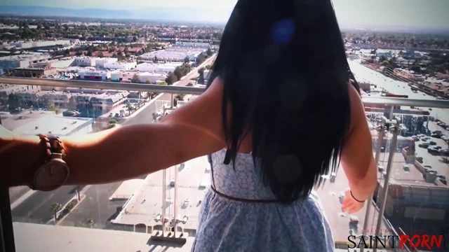 Bella Reese dölünü sikmeden önce canavar bir yarağı gırtlağına kadar alıyor
