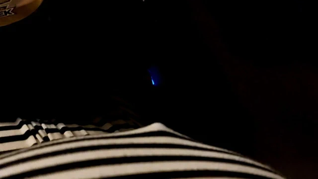 Gömleğimin içinden sert meme uçlarımı alay