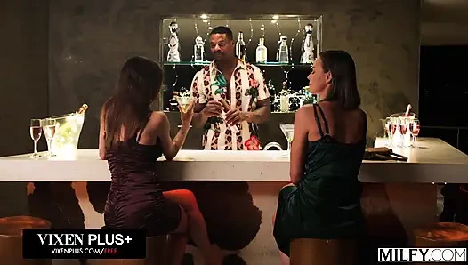 Orta yaşlı seksi yaramaz evli kadın Serenity ateşli malena ile büyük zenci paylaşıyor