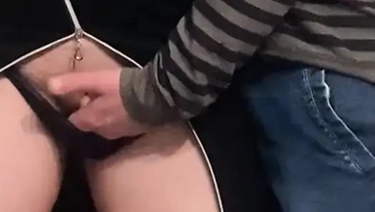 Omg!!! Kalabalık metrodaki yabancı - amcık parmaklıyor