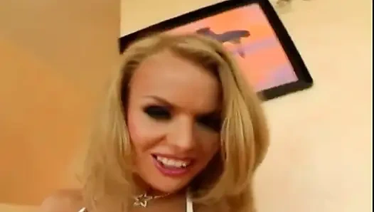 Nostaljik göt sikiş dizisi Dora Venter ile yayında