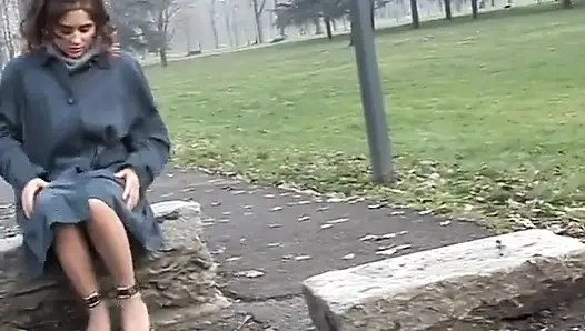 Genç fahişeler sokakta yakalandı ve sikildi