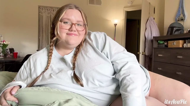 Ревнивую падчерицу жестко трахают в видео от первого лица