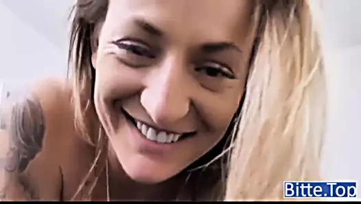 Geile milf fickt ihren stiefsohn nachdem er abserviert wurde