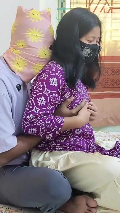 Bangla sesli desi xxx video oyunları oynamasına izin verdiğiniz için üvey kız kardeşimi sikiyorum | Klip 1