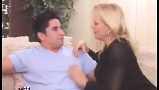 Döl takası yapan sürtükler eş değiştirme partisi sırasında sperme olan aşklarını gösteriyor