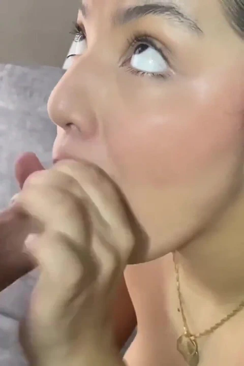 Kolombiyalı latin üvey kız kardeşim kayboldu ve bana evimde ona kalacak yer verebileceğimi sordu