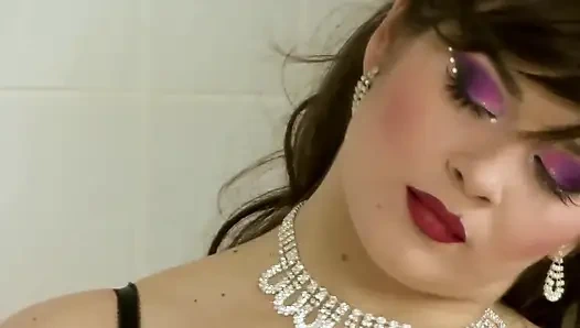 Çok sert sikişmeyi seviyor - siyah saçlı kaltak