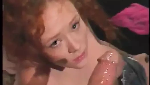 Audrey soluk kızıl saçlı götünü yarakla sıkıştırıyor