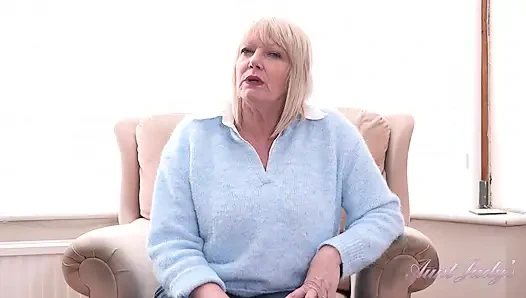 Auntjudys - büyük memeli olgun orta yaşlı seksi kadın Bayan Amy ile seksi bir röportaj