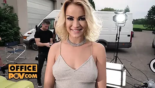 Itspov - döl emen model bebek Lherry öpücüğü yarağını tatmin ediyor