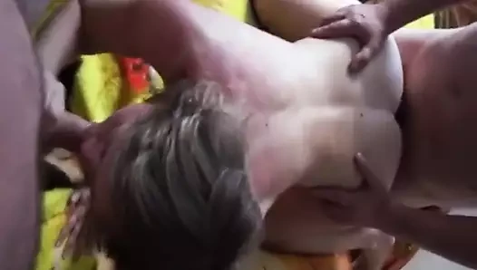 La vacca moglie  scopata in peccorina e succhia il marito