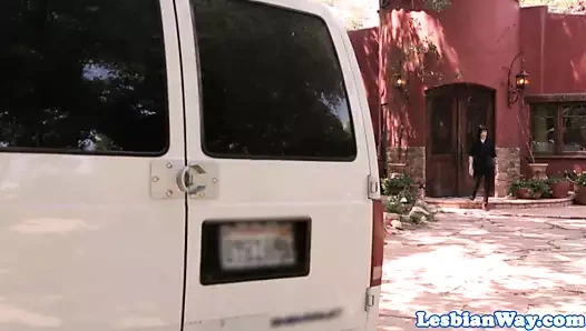 Strapon becerdin lezbo memnun tarafından goth dyke