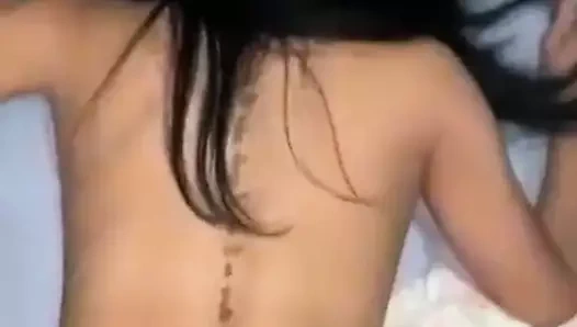 En iyi arkadaşımın kızının kıçını kırmak