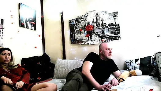 Sakso, domalma, olgun eşlerin konuşmaları, amcık yakın çekimde yarak ve sadece uzun saçlı güzel olgun sarışın!