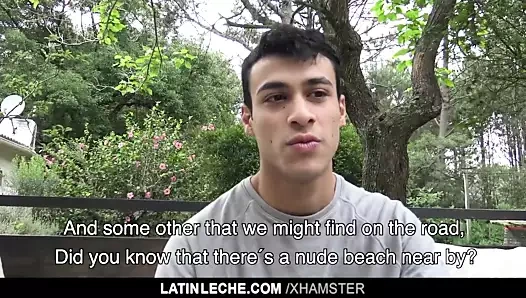 Hilekar kaslı bir oğlana sikişmesi için dövmeli bir para ödüyor