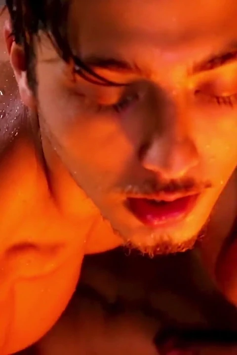 Erkekler - Colby Tucker ve Angel Rivera ıslanıyor