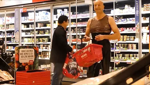 Süpermarkette plastikschlampe rugan - slinkyz