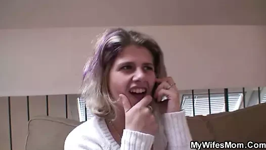 O bulur busty kız adım anne oynuyor ona dik am