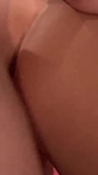 Мощный момент из "Он жадно лижет ее дырки для траха"