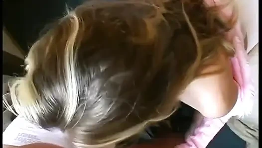 Pencereden muhteşem göğüslerini gösteriyor, ta ki o dayanamayacak kadar oluyor...