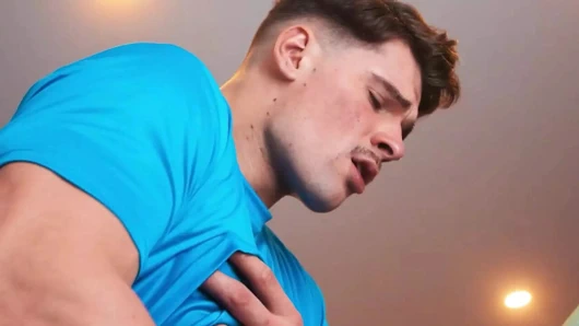 Erkekler - fitness ucubeleri Malik Delgaty, Felix Trainer ve Marcus Mcneil yaramaz bir üçlü seks yapıyor