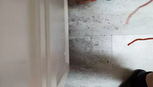 Küçük kadın kılıklı yarağımın fişini çektim