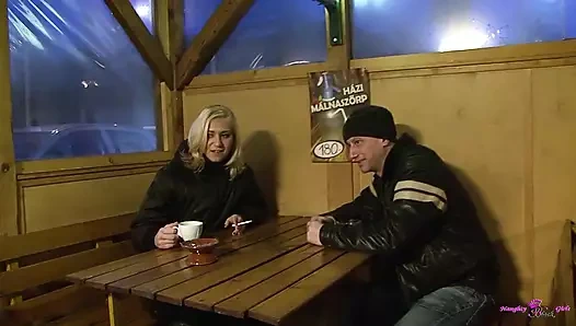 Kızının yoğun bir anal büyük zenci yarağını sikişini izledikten sonra, gavat dölünü emiyor