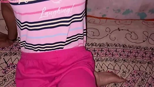 Hintli genç köylü kız boşalana kadar sıkı amcık seksi