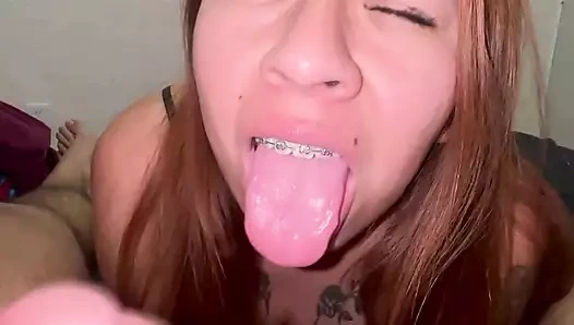 Yağ sürüyor ve boşalana kadar yarağıma biniyor (pov)